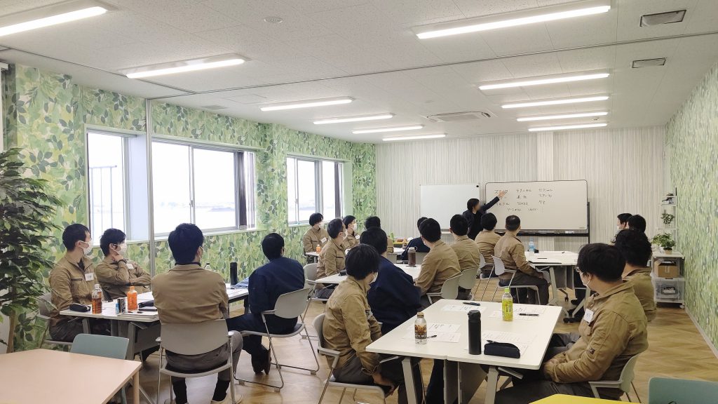 ハラスメント研修を受ける半田事業所のメンバー